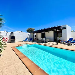 villa-2-bedroom-and-private-pool-in-puerto-del-carmen.puertodelcarmen-hotels.org/